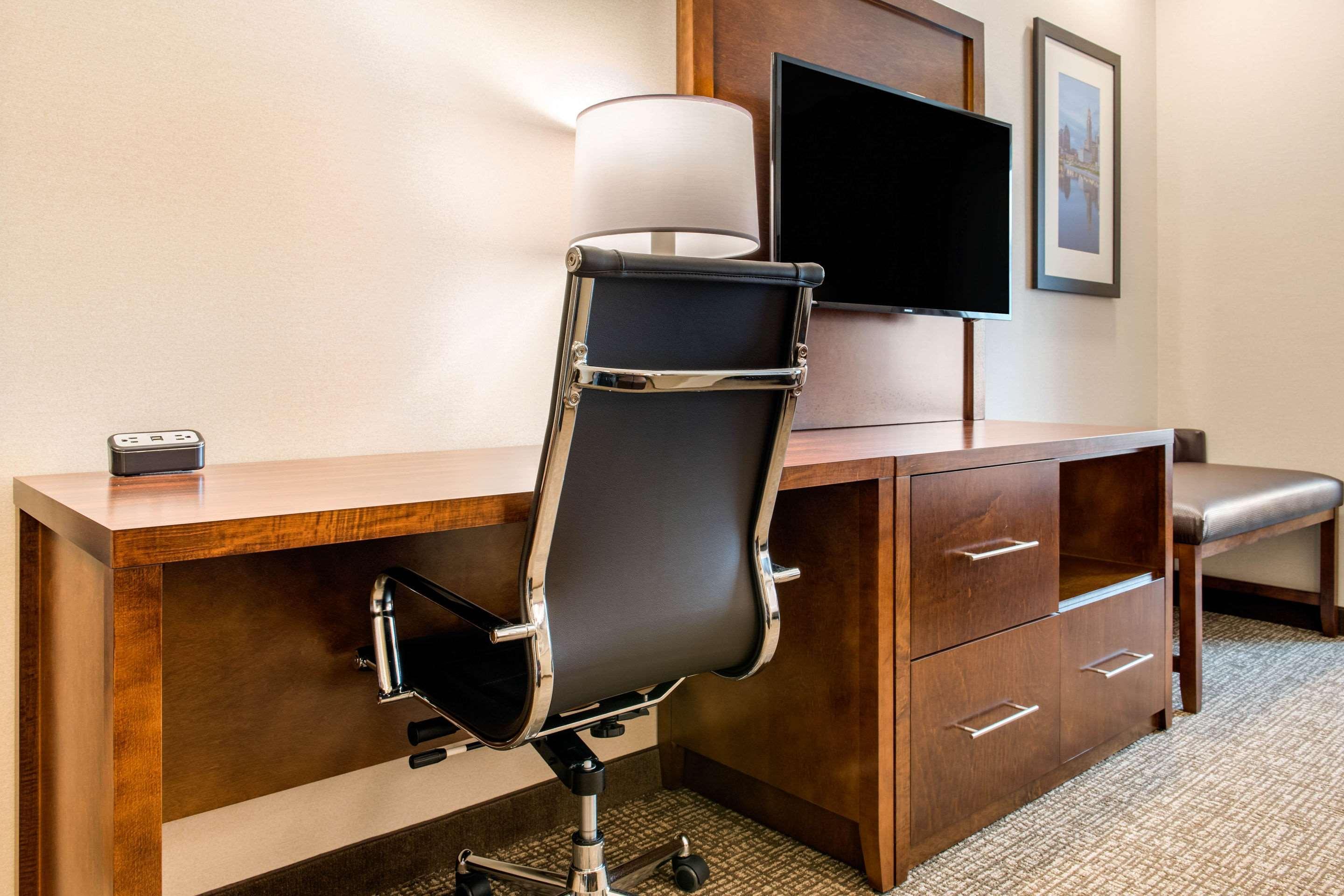 Comfort Suites Columbus Airport Bagian luar foto