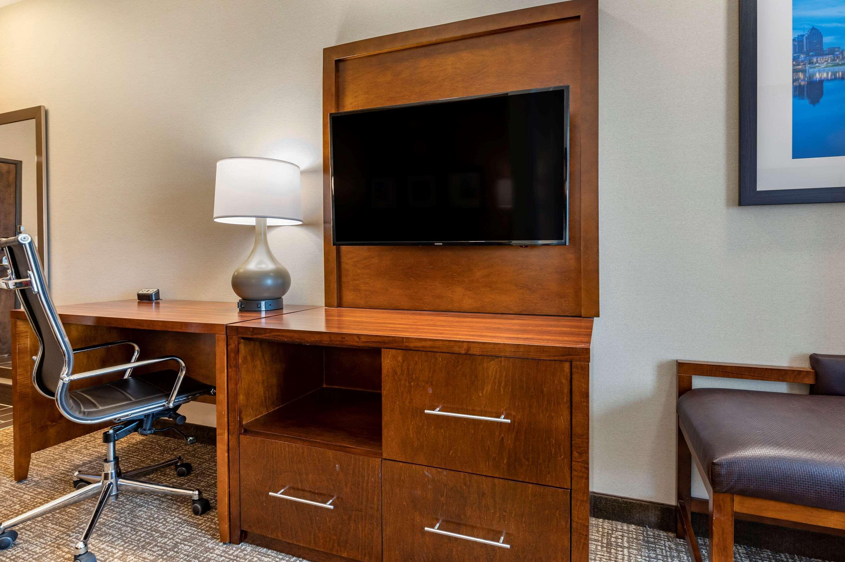 Comfort Suites Columbus Airport Bagian luar foto