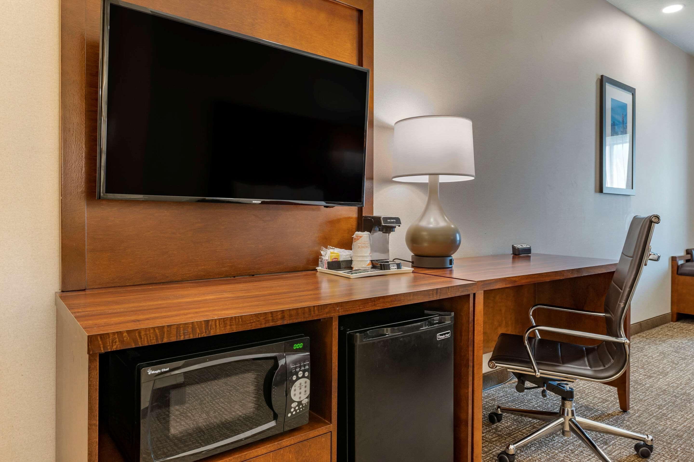 Comfort Suites Columbus Airport Bagian luar foto