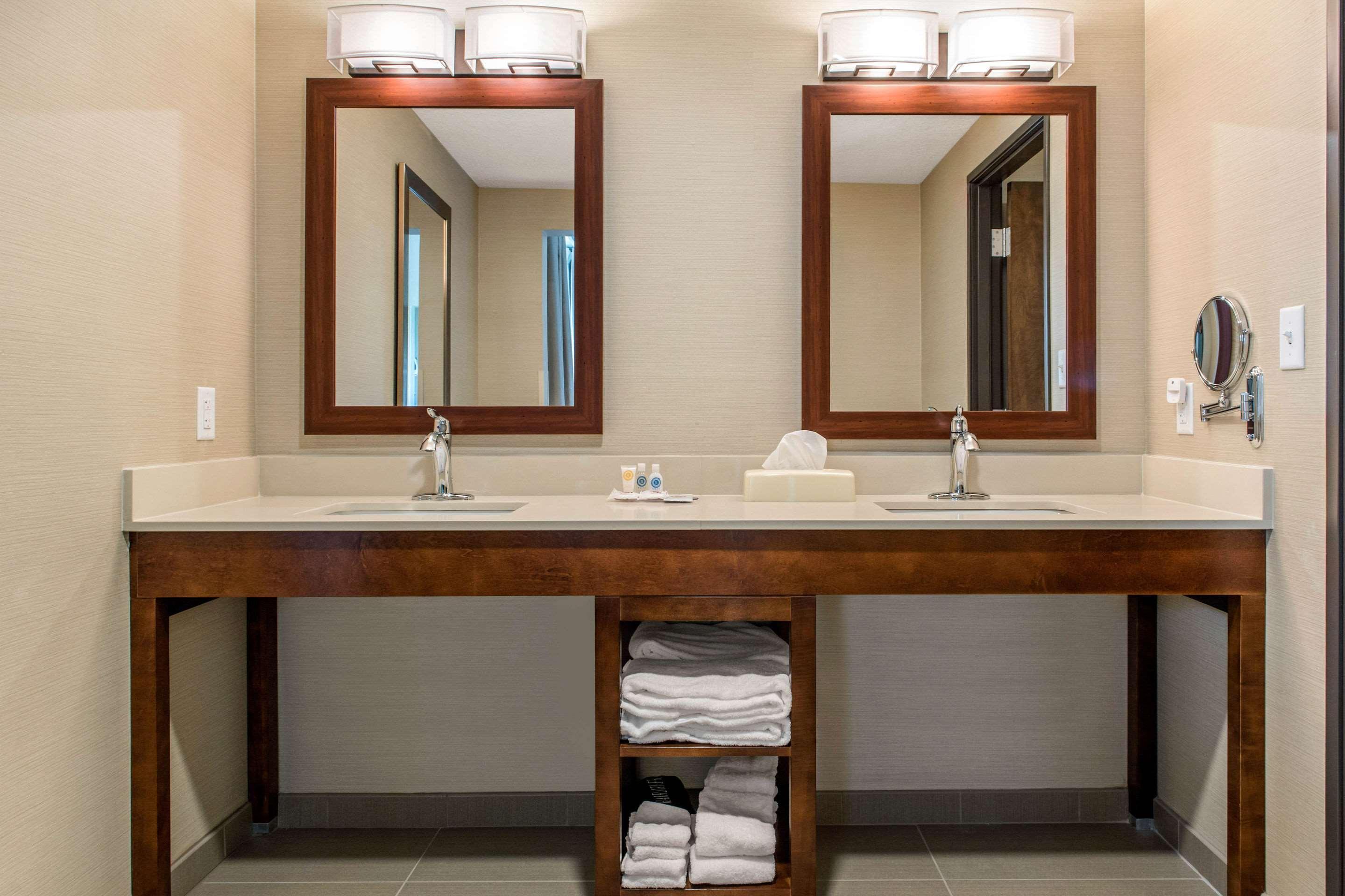 Comfort Suites Columbus Airport Bagian luar foto