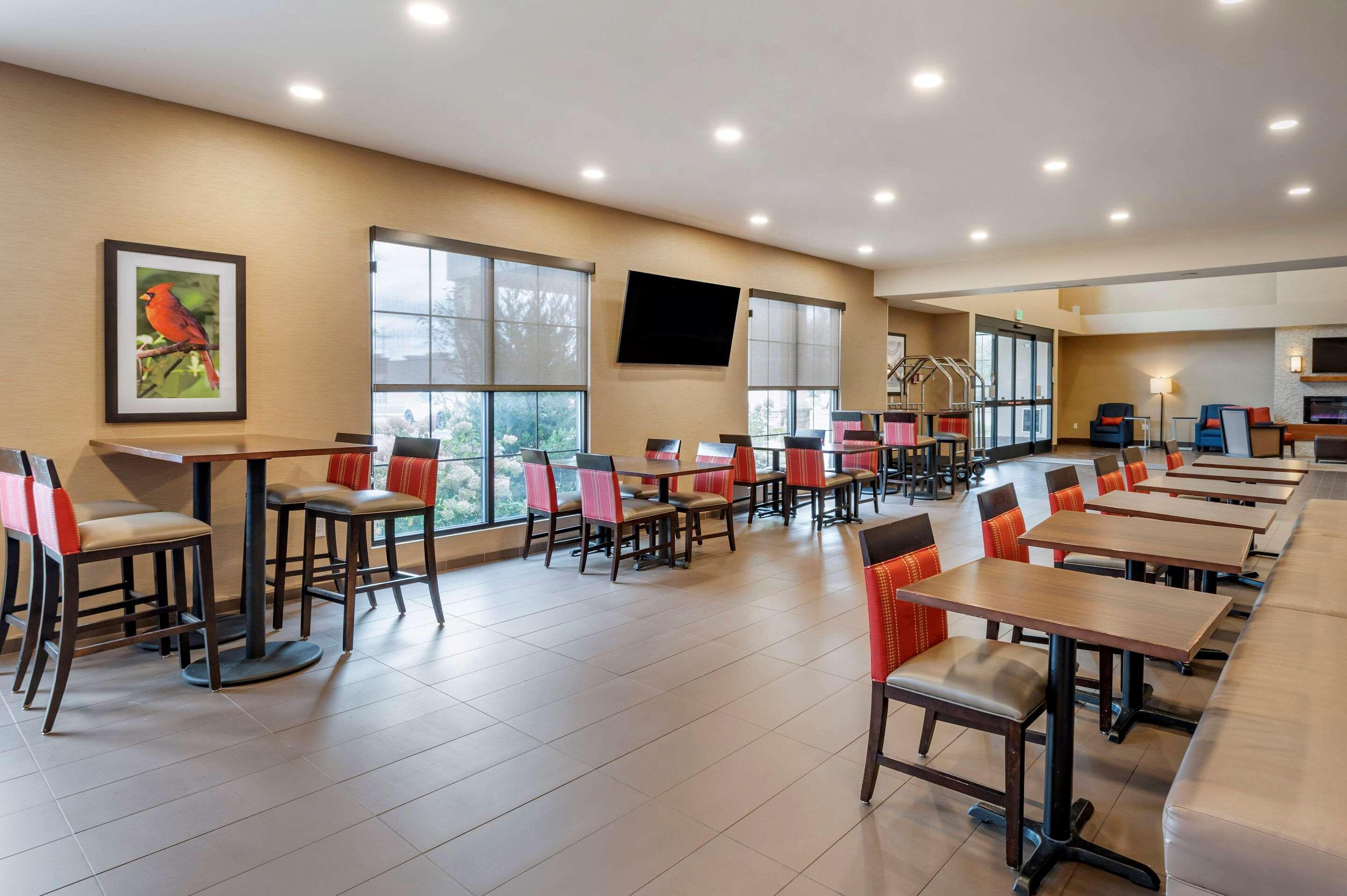 Comfort Suites Columbus Airport Bagian luar foto