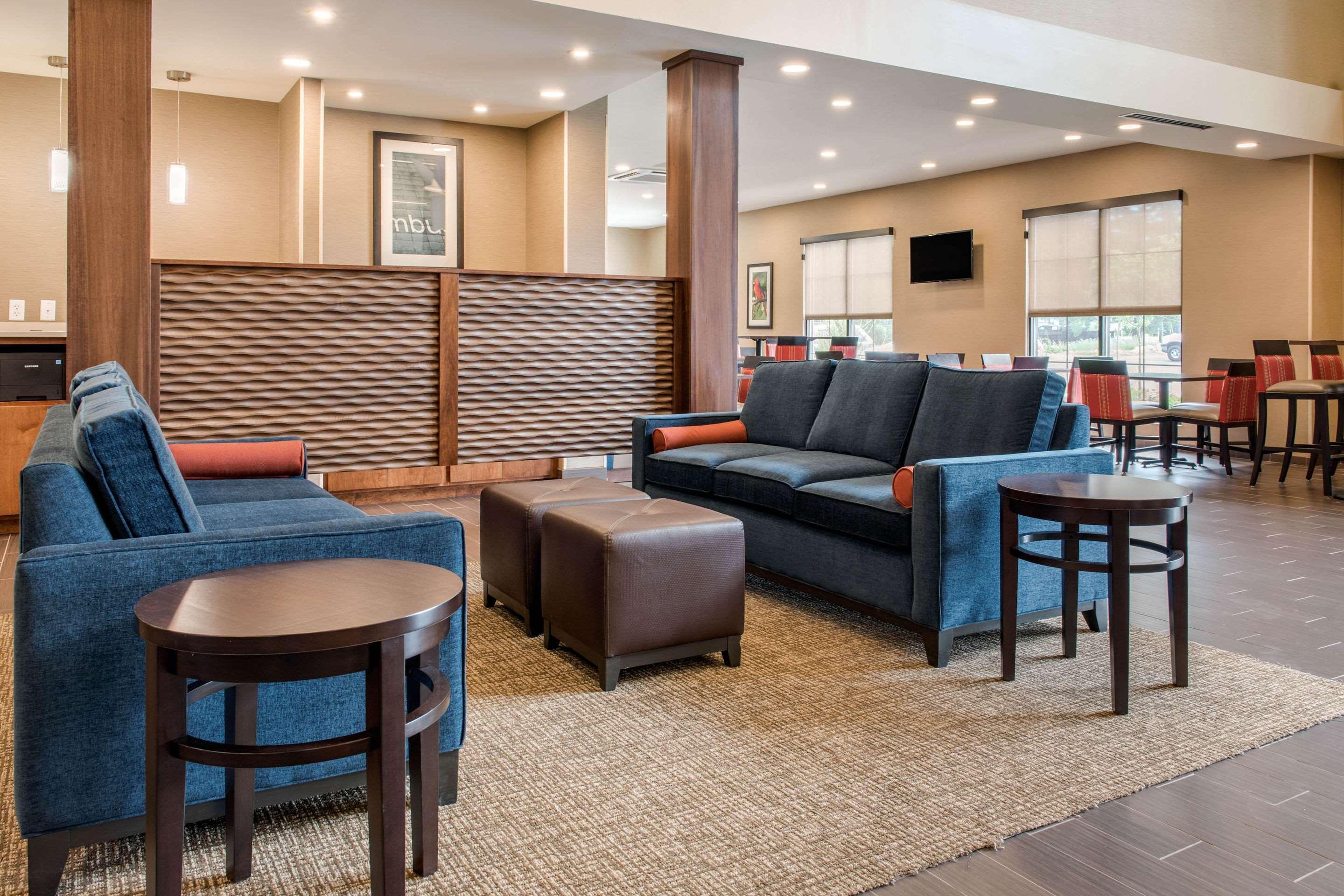 Comfort Suites Columbus Airport Bagian luar foto