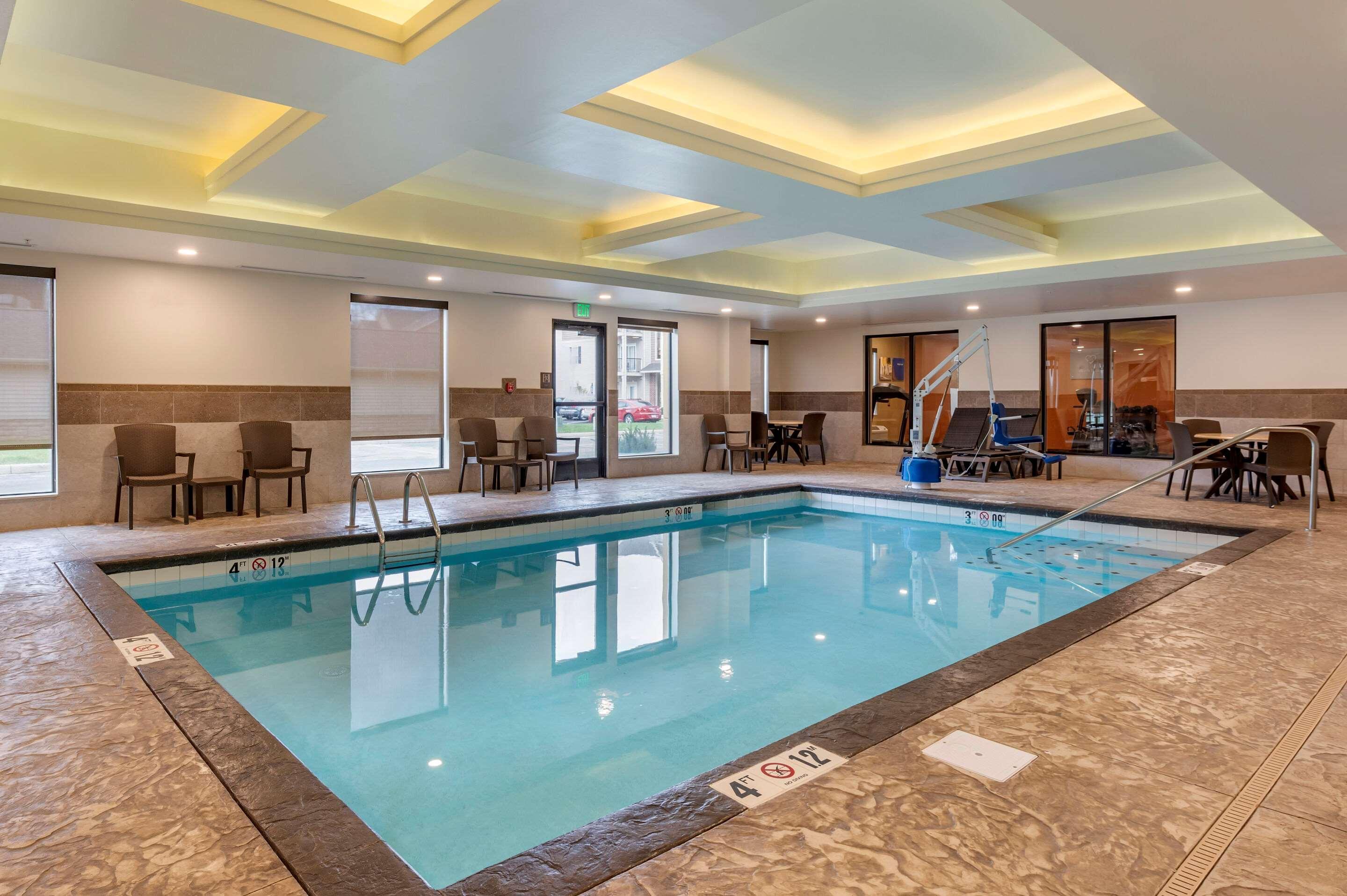 Comfort Suites Columbus Airport Bagian luar foto