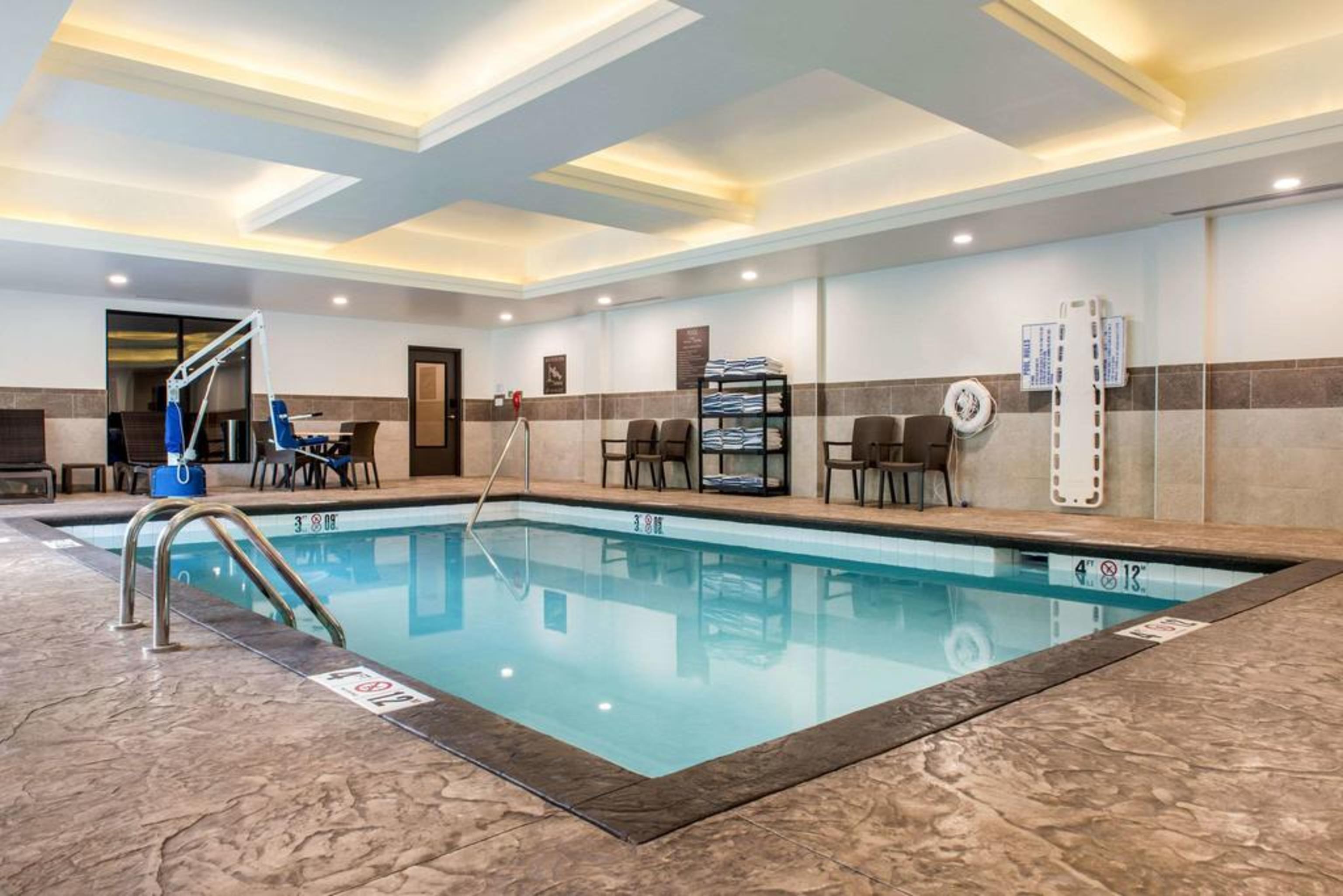 Comfort Suites Columbus Airport Bagian luar foto