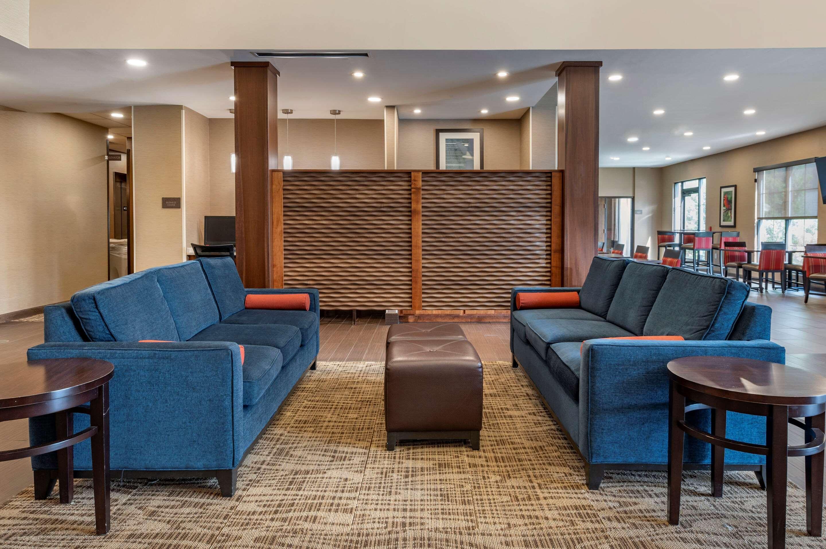 Comfort Suites Columbus Airport Bagian luar foto