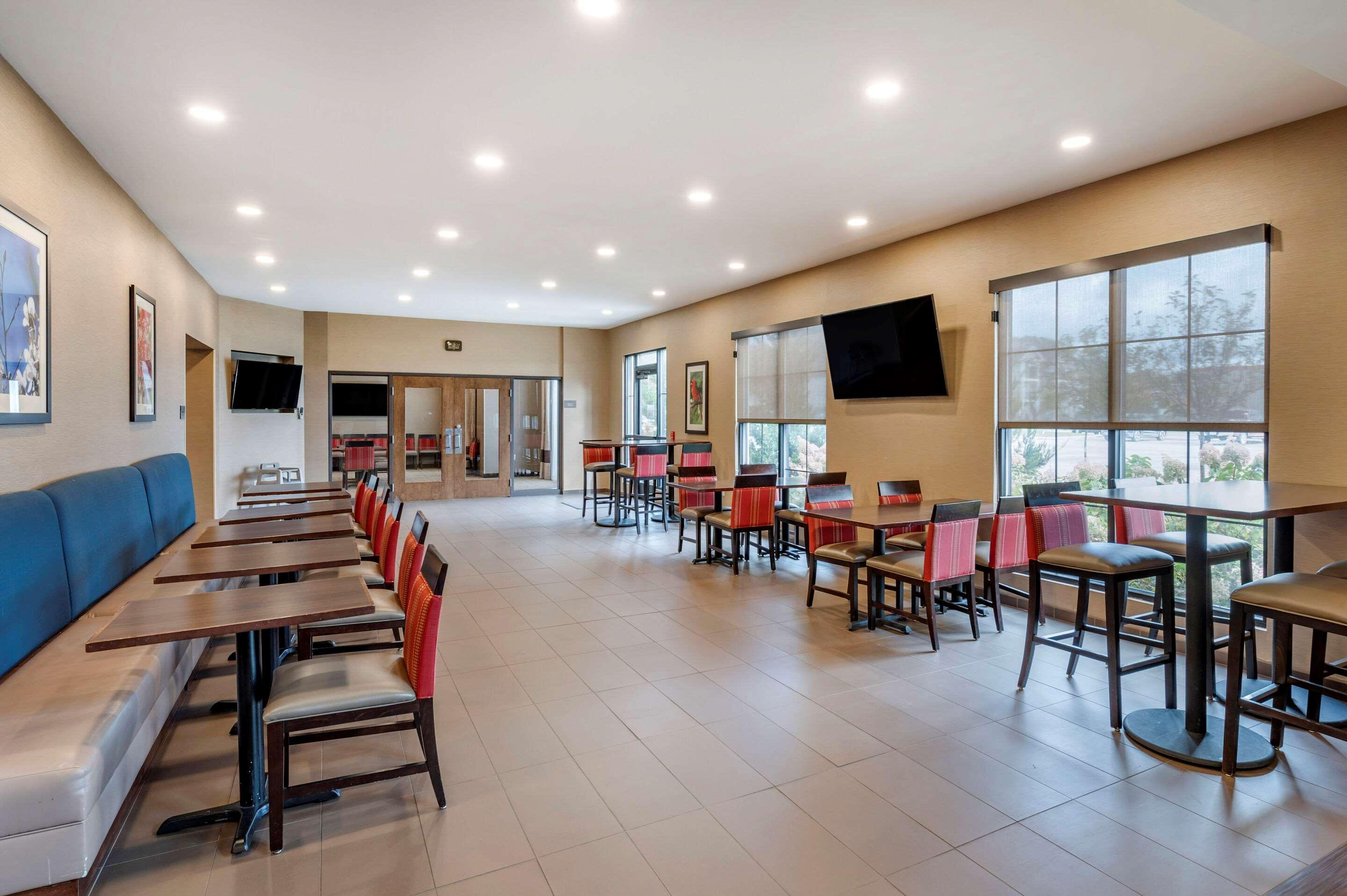 Comfort Suites Columbus Airport Bagian luar foto