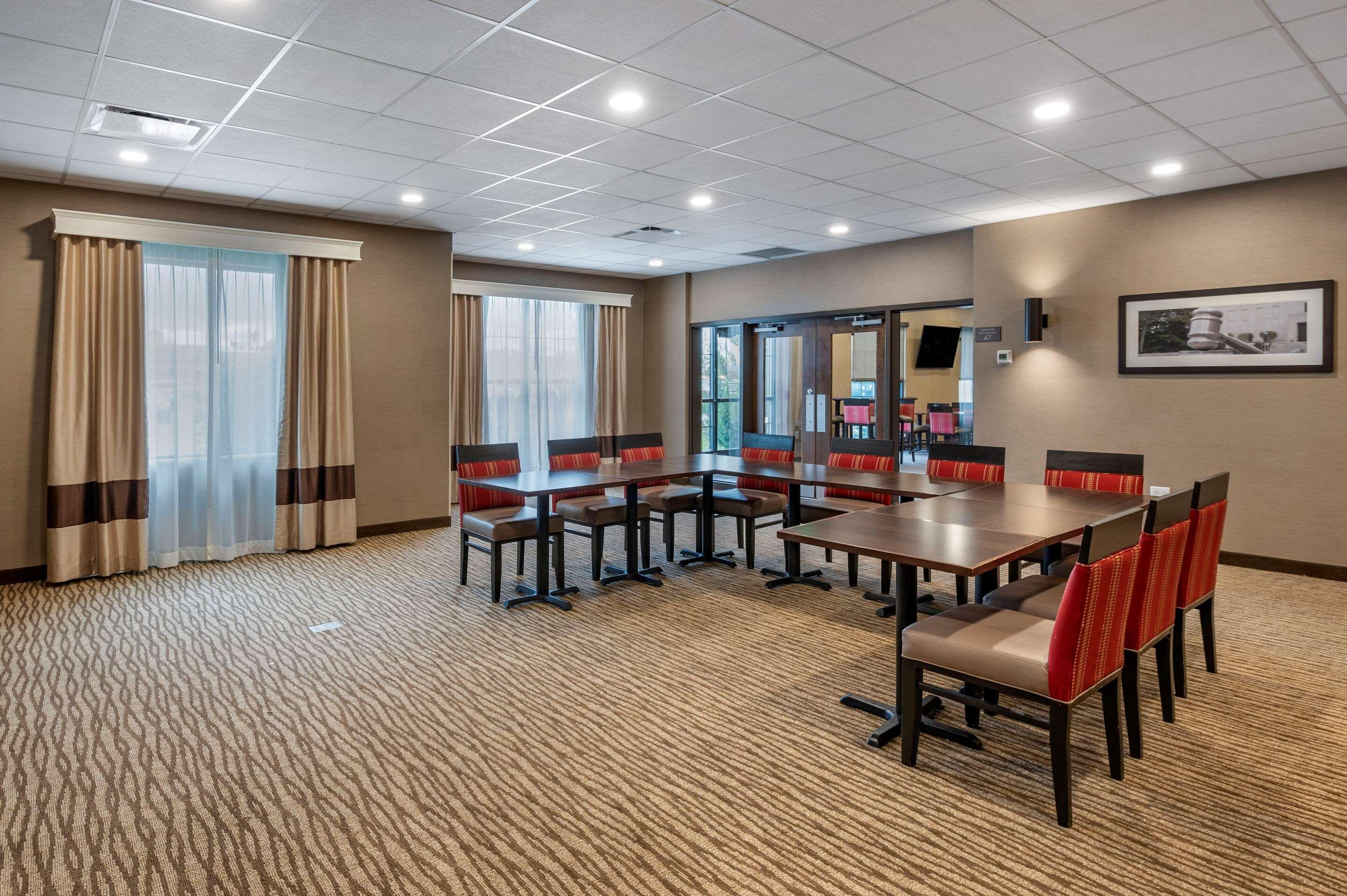 Comfort Suites Columbus Airport Bagian luar foto
